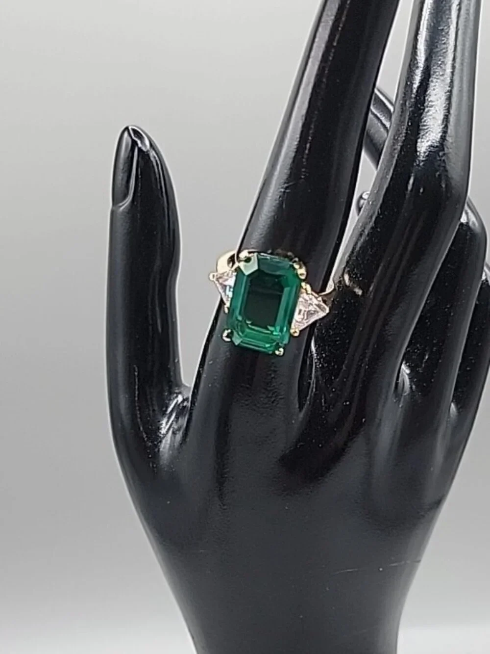 Art Deco 18K HGE Oversized Faux Emerald & Diamante Fashion Ring Gold Tone 8.5